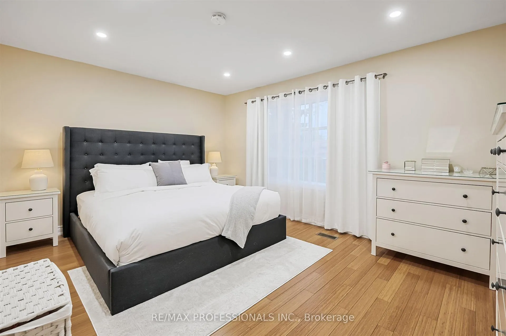 Photo 21 of 53 Tilden Crescent, Etobicoke, Humber Heights — HOMEH