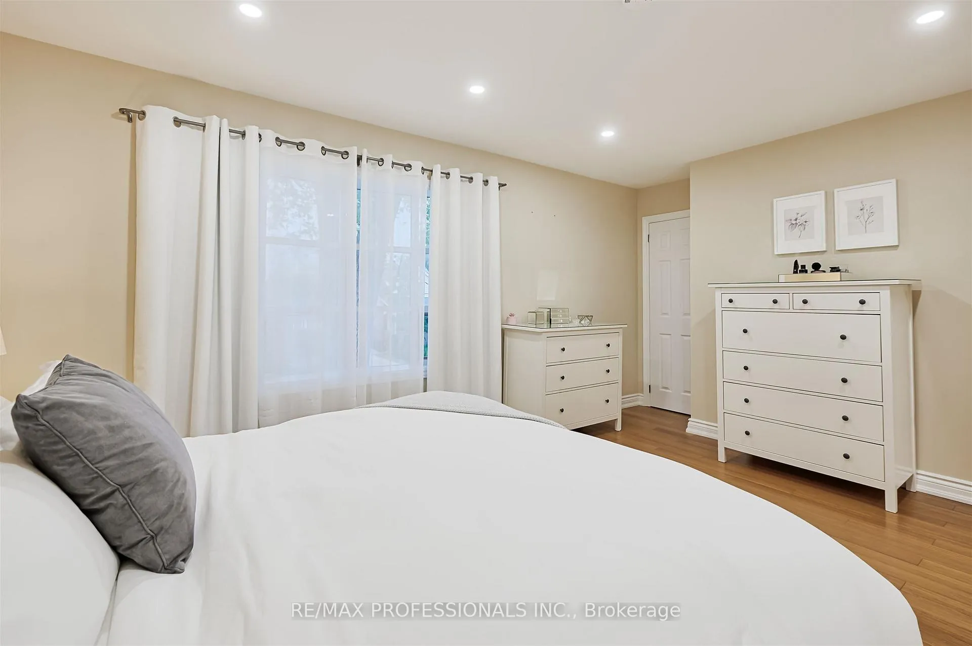 Photo 23 of 53 Tilden Crescent, Etobicoke, Humber Heights — HOMEH