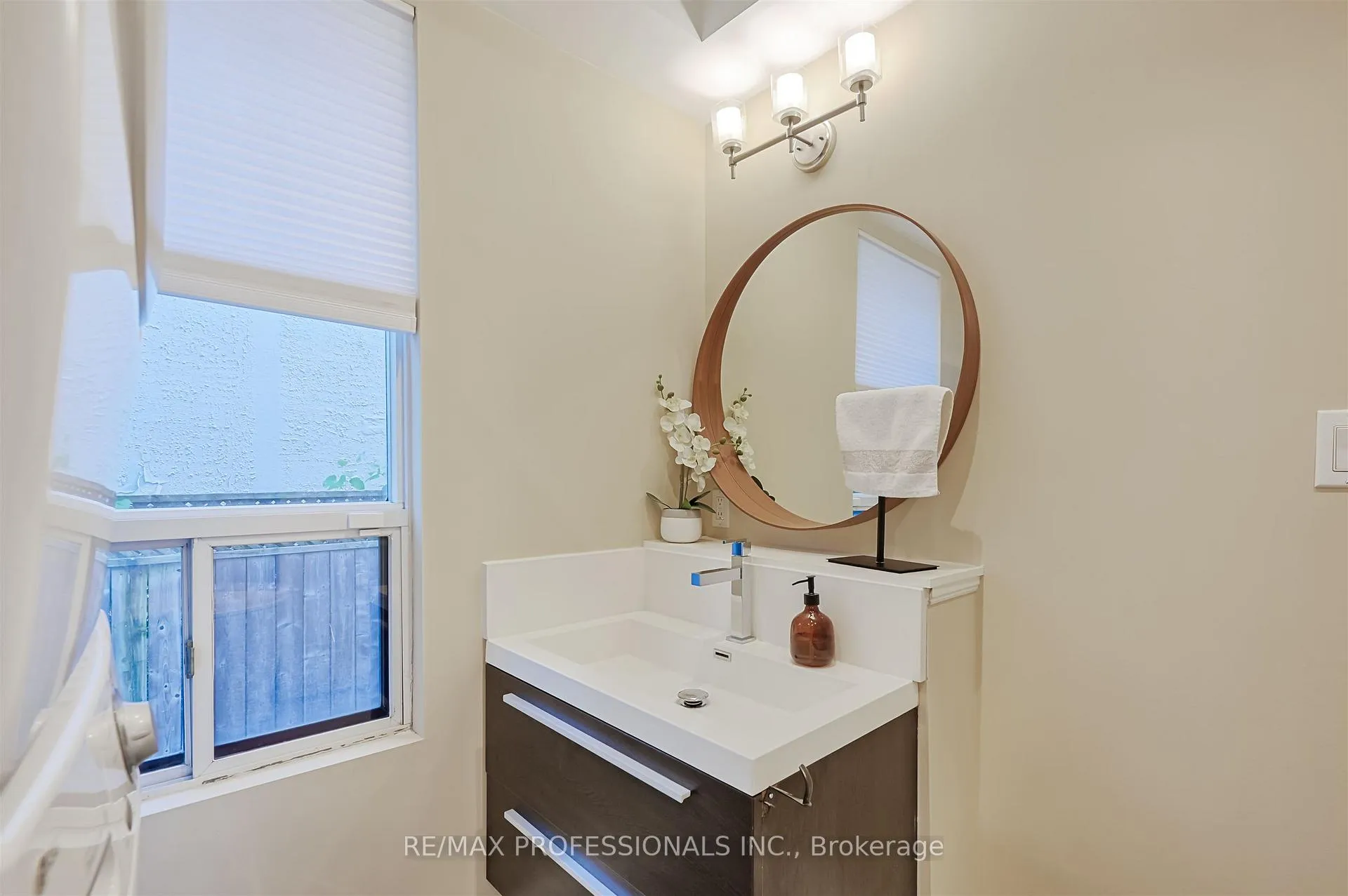 Photo 33 of 53 Tilden Crescent, Etobicoke, Humber Heights — HOMEH