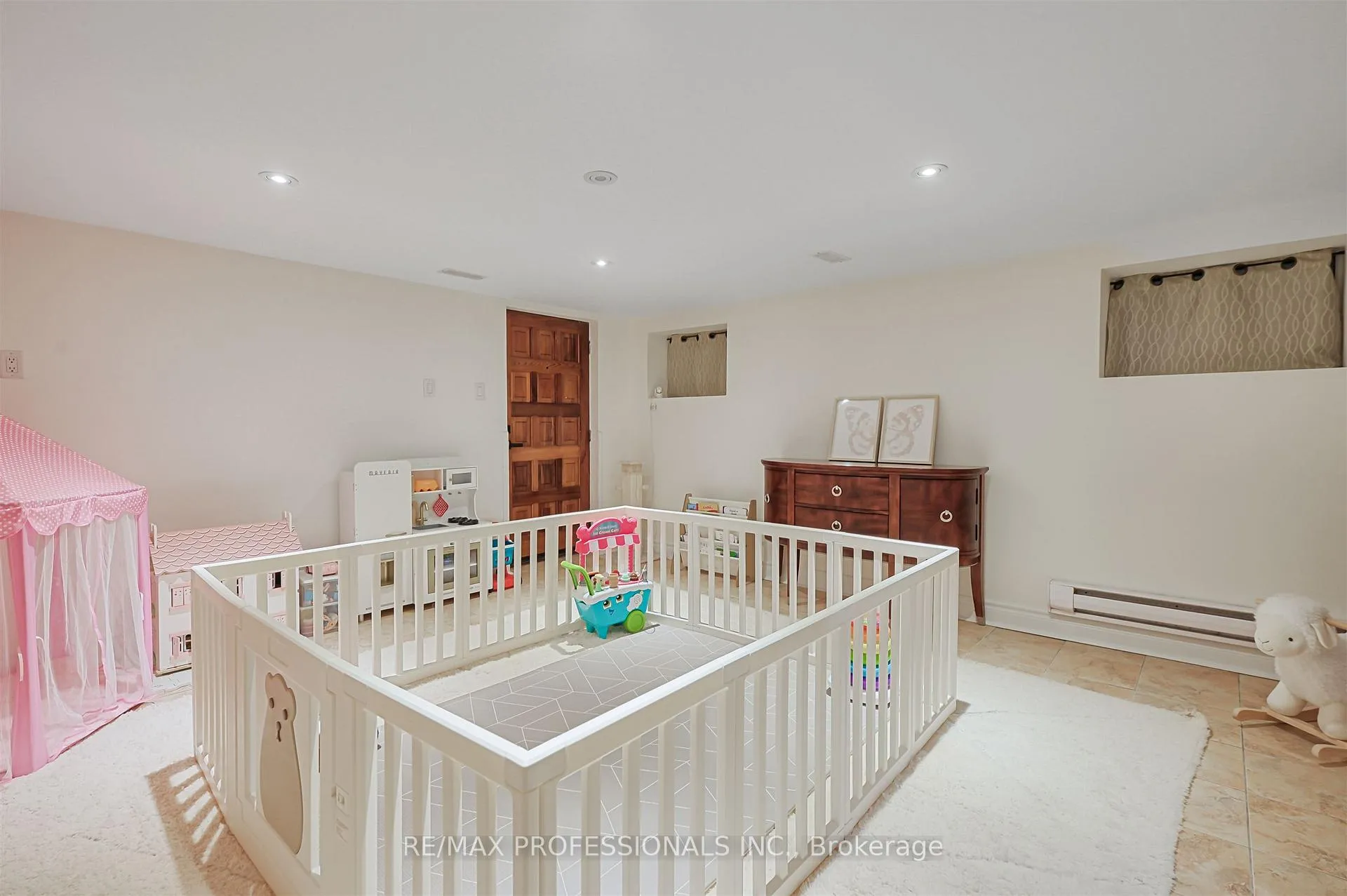 Photo 34 of 53 Tilden Crescent, Etobicoke, Humber Heights — HOMEH