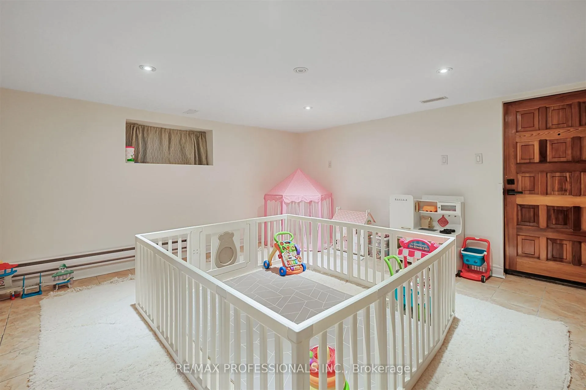Photo 35 of 53 Tilden Crescent, Etobicoke, Humber Heights — HOMEH