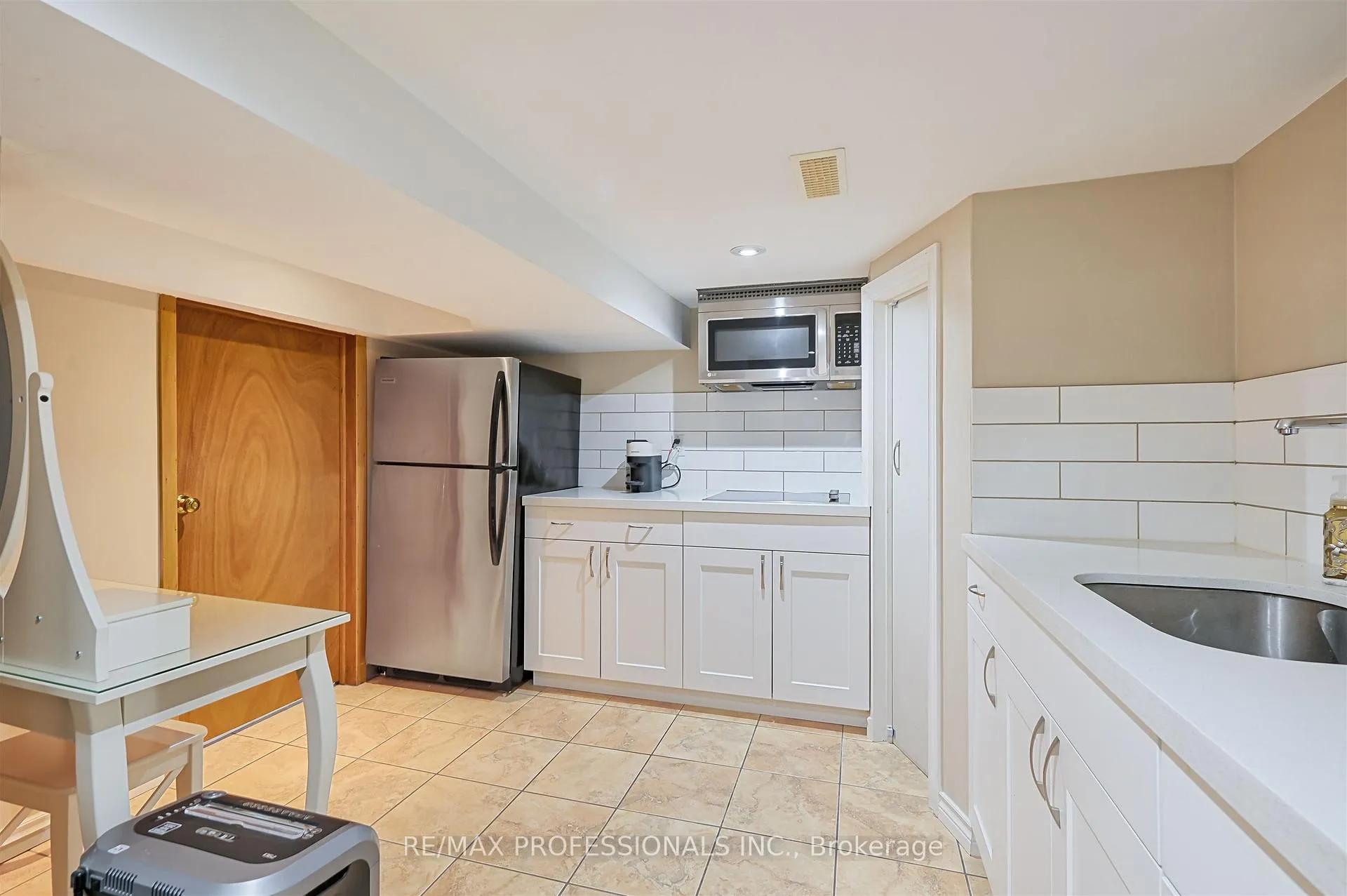 Photo 37 of 53 Tilden Crescent, Etobicoke, Humber Heights — HOMEH