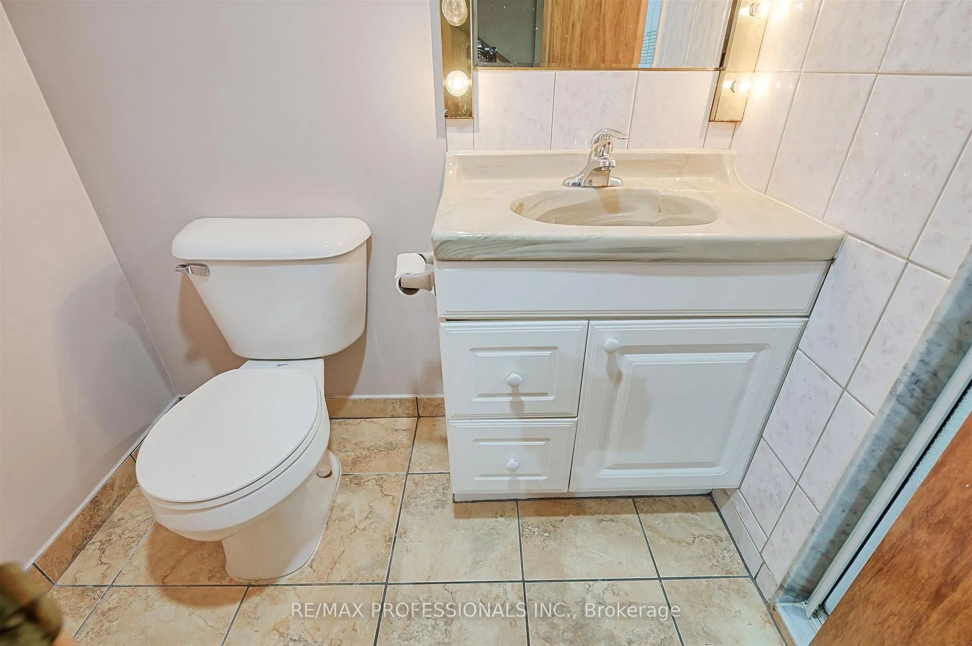 Photo 39 of 53 Tilden Crescent, Etobicoke, Humber Heights — HOMEH