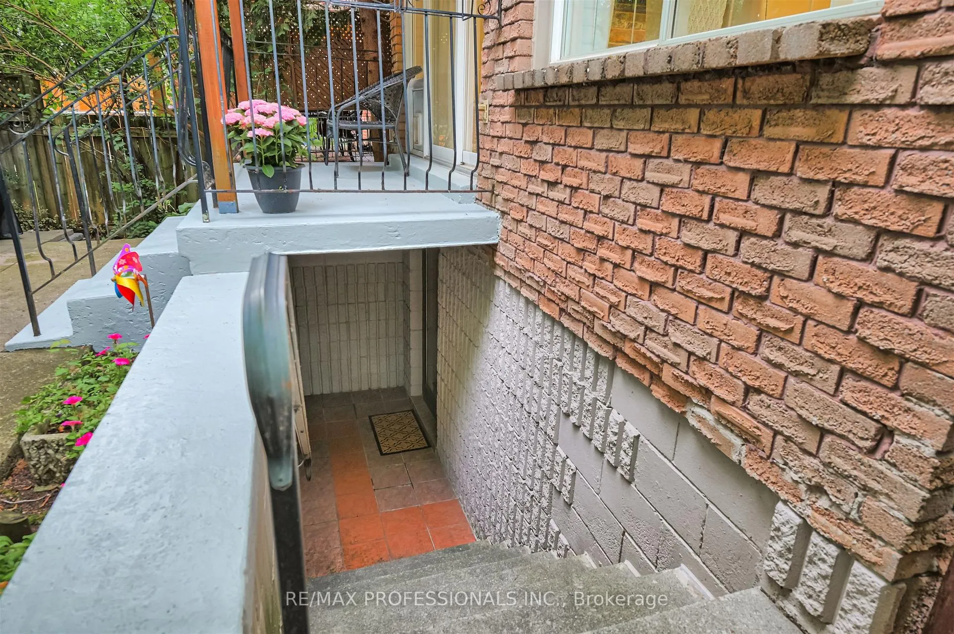 Photo 47 of 53 Tilden Crescent, Etobicoke, Humber Heights — HOMEH