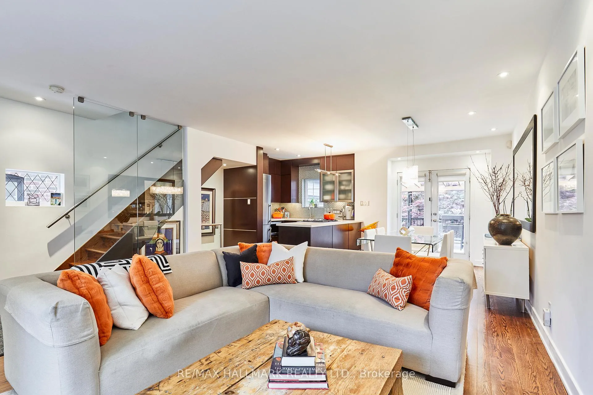 Photo 2 of 280 Manor Road E, Toronto, Mount Pleasant East — HOMEH