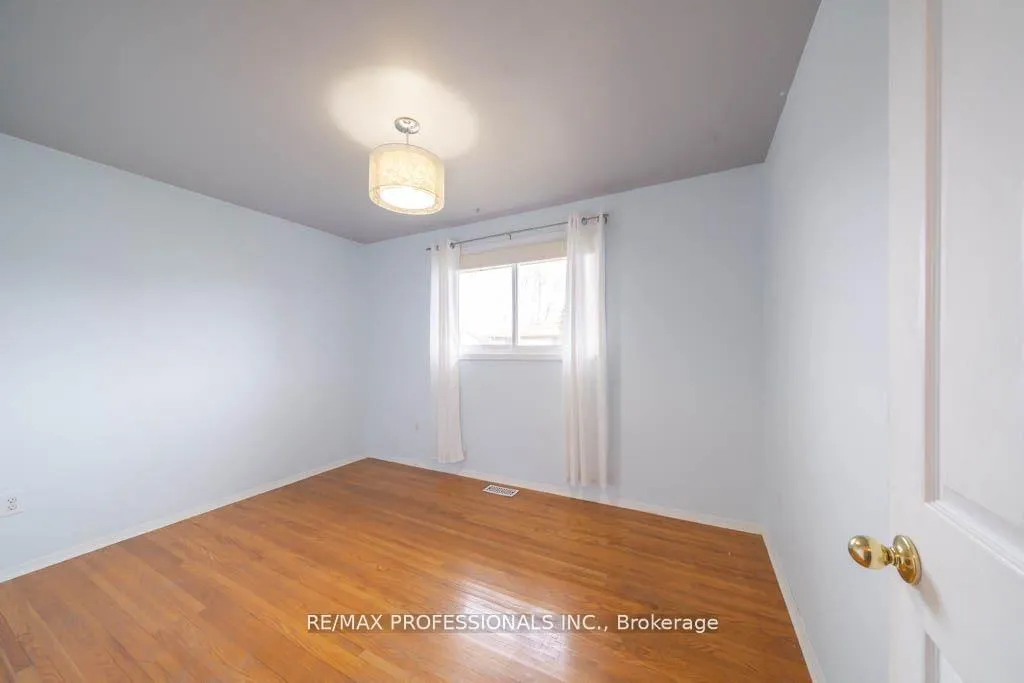 Photo 11 of Unit Upper, 13 Baraniuk Street, St. Catharines, Lakeport — HOMEH