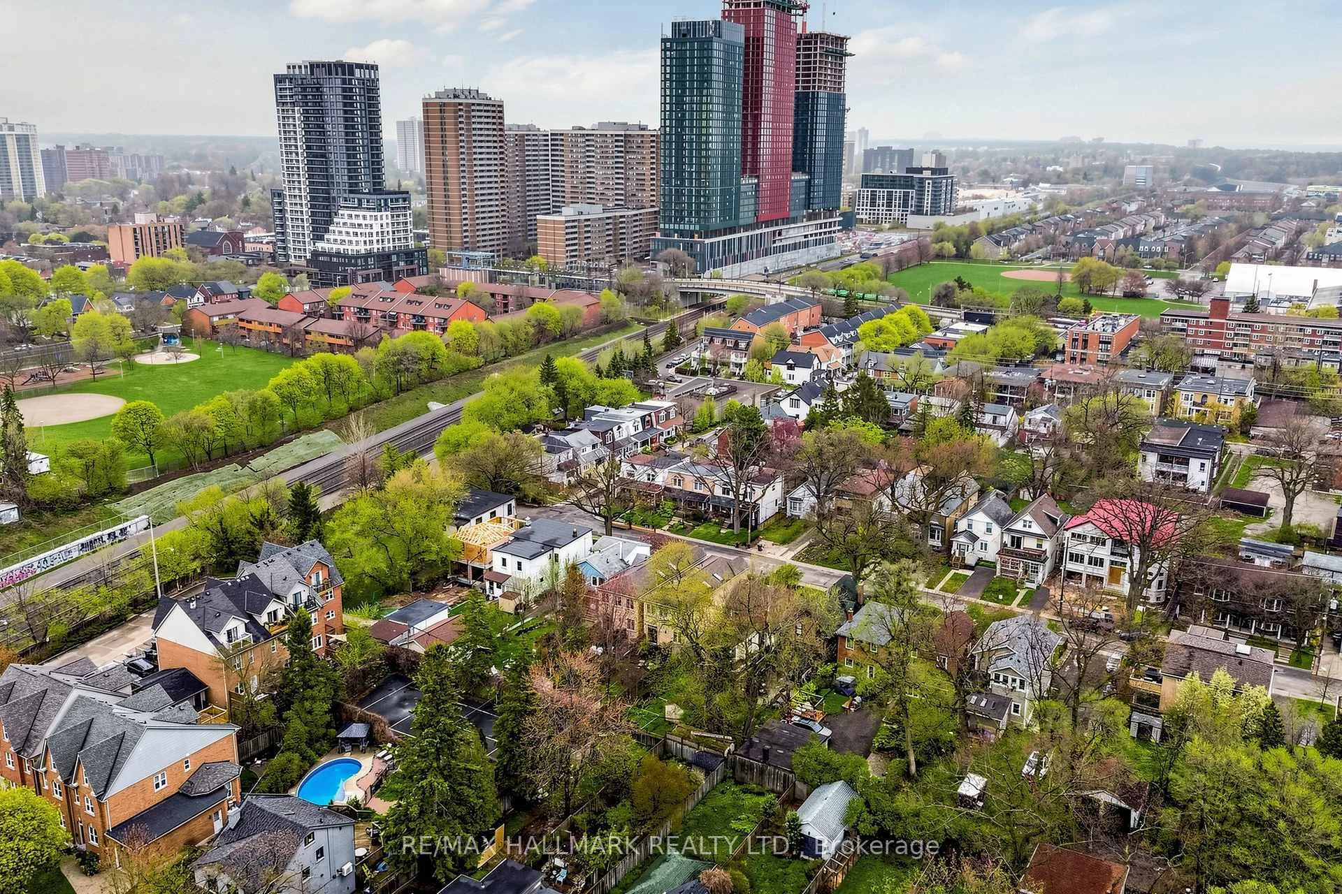 Photo 27 of 38 Norwood Road, Toronto, East End-Danforth — HOMEH