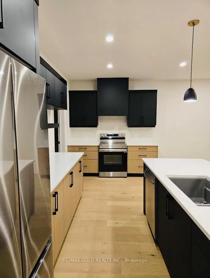Photo 6 of 7537 Splendour Drive, Niagara Falls, Brown — HOMEH