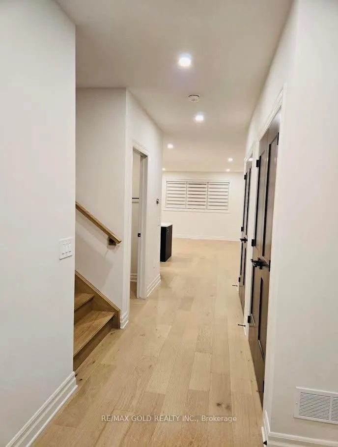 Photo 11 of 7537 Splendour Drive, Niagara Falls, Brown — HOMEH