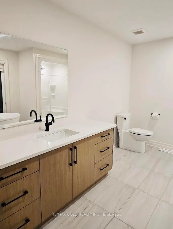 Photo 14 of 7537 Splendour Drive, Niagara Falls, Brown — HOMEH