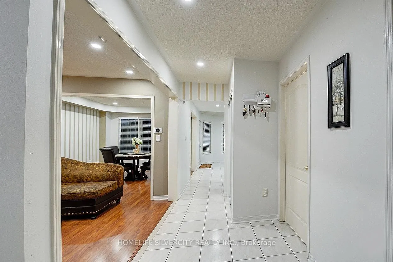 Photo 5 of 11 Rangeland Road, Brampton, Sandringham-Wellington — HOMEH