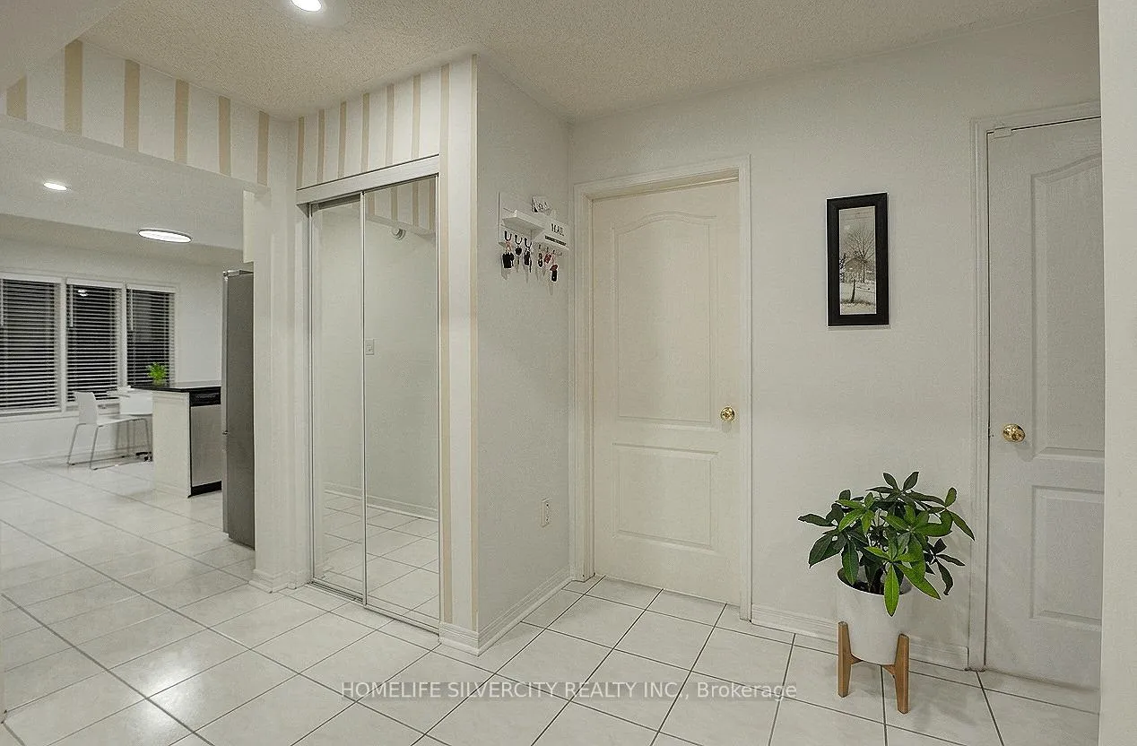 Photo 6 of 11 Rangeland Road, Brampton, Sandringham-Wellington — HOMEH