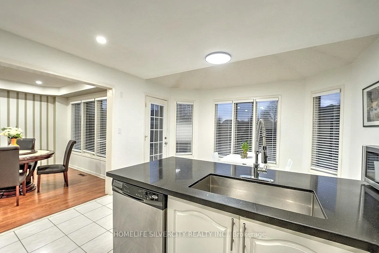 Photo 14 of 11 Rangeland Road, Brampton, Sandringham-Wellington — HOMEH