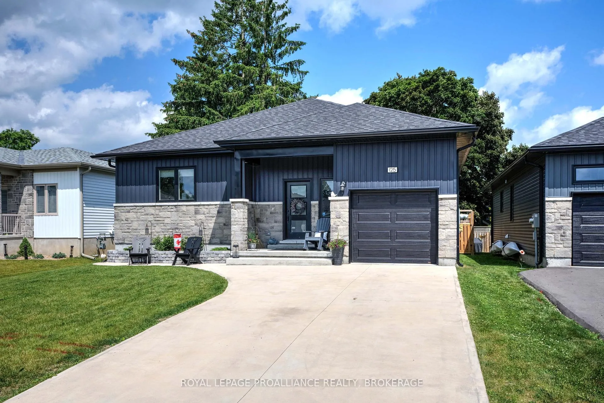 Photo 2 of 125 Maplecroft Court, Gananoque — HOMEH