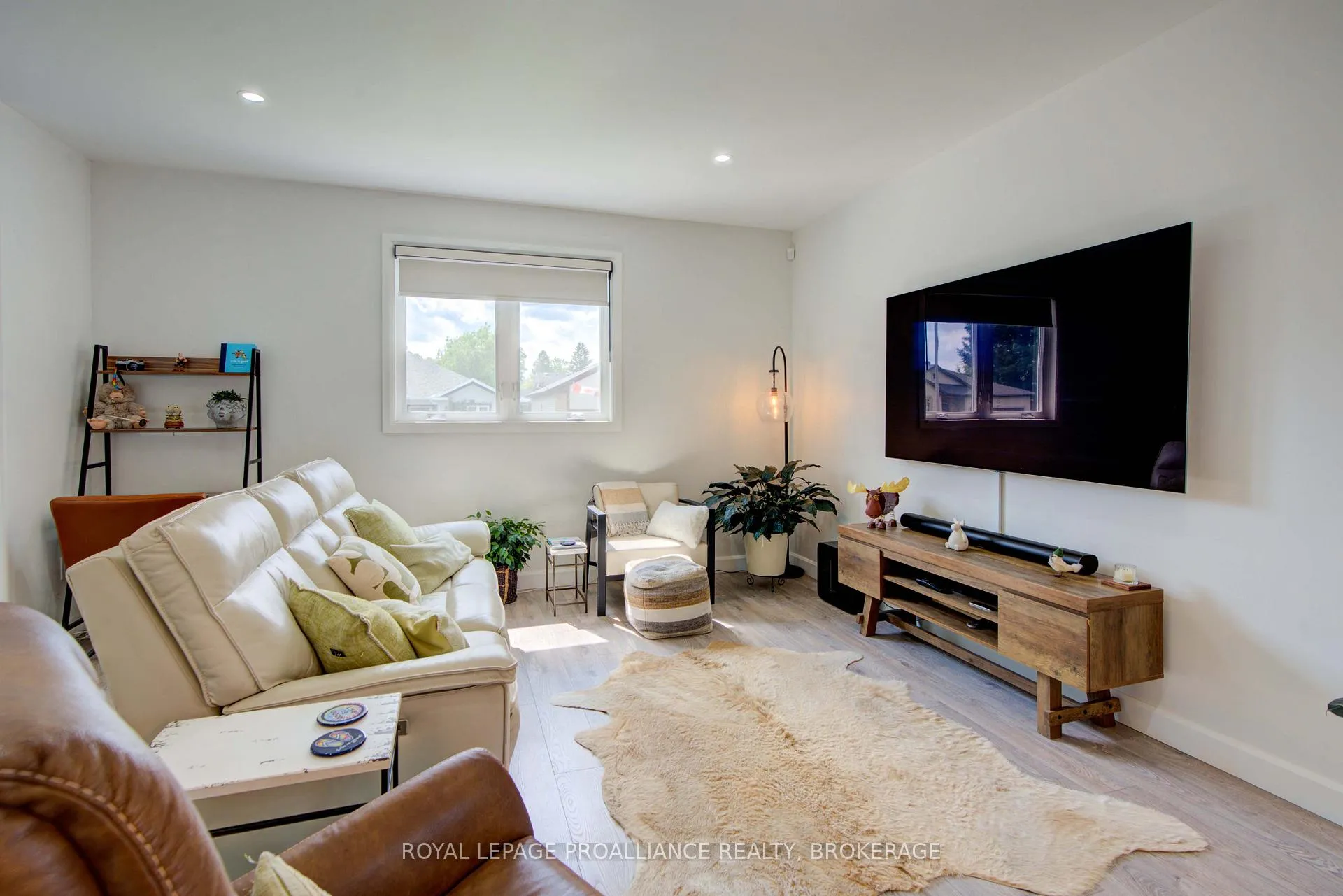 Photo 7 of 125 Maplecroft Court, Gananoque — HOMEH