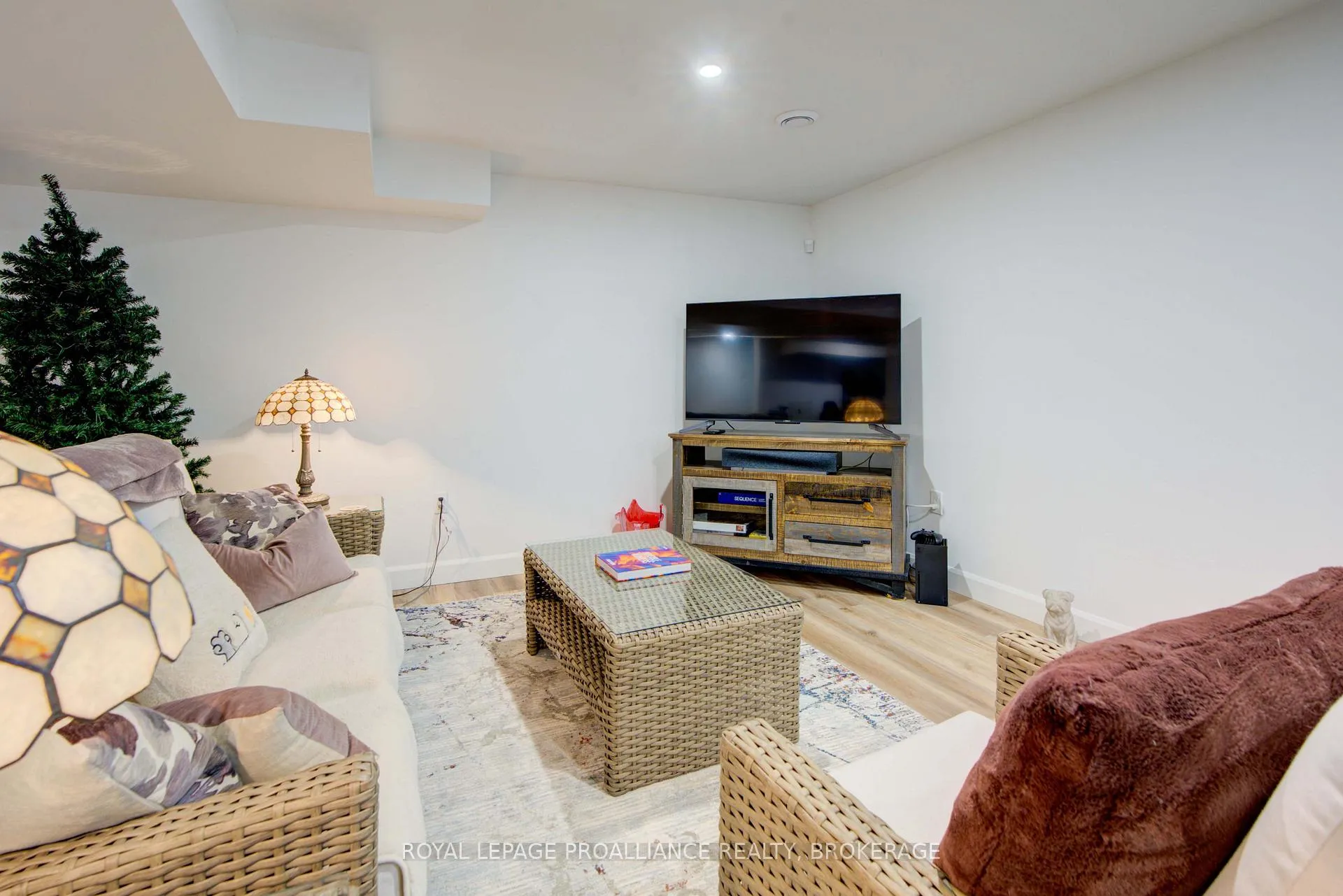 Photo 33 of 125 Maplecroft Court, Gananoque — HOMEH