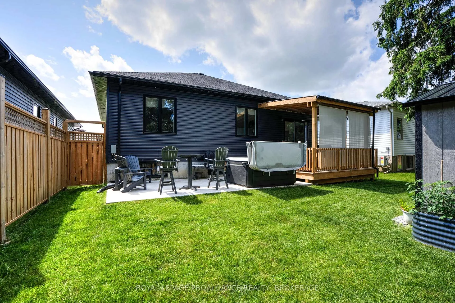 Photo 43 of 125 Maplecroft Court, Gananoque — HOMEH
