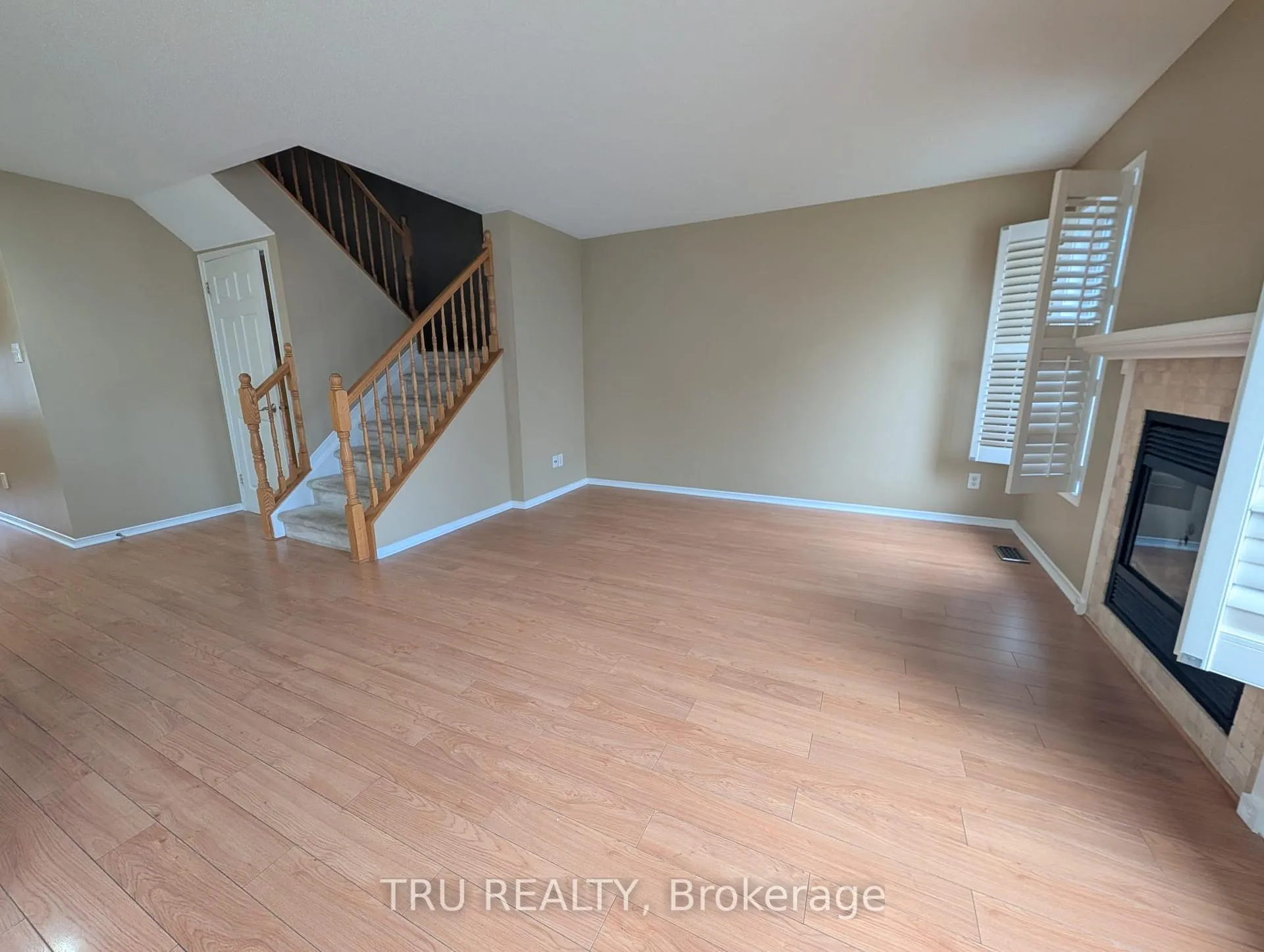 Photo 4 of 94 Hathaway Drive, Ottawa, Barrhaven East — HOMEH