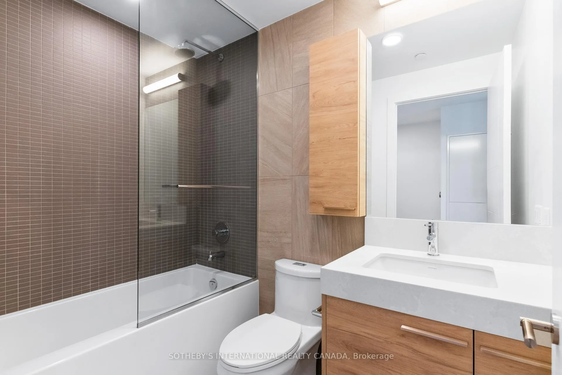 Photo 2 of Unit 1605, 200 Redpath Avenue, Toronto, Mount Pleasant East — HOMEH