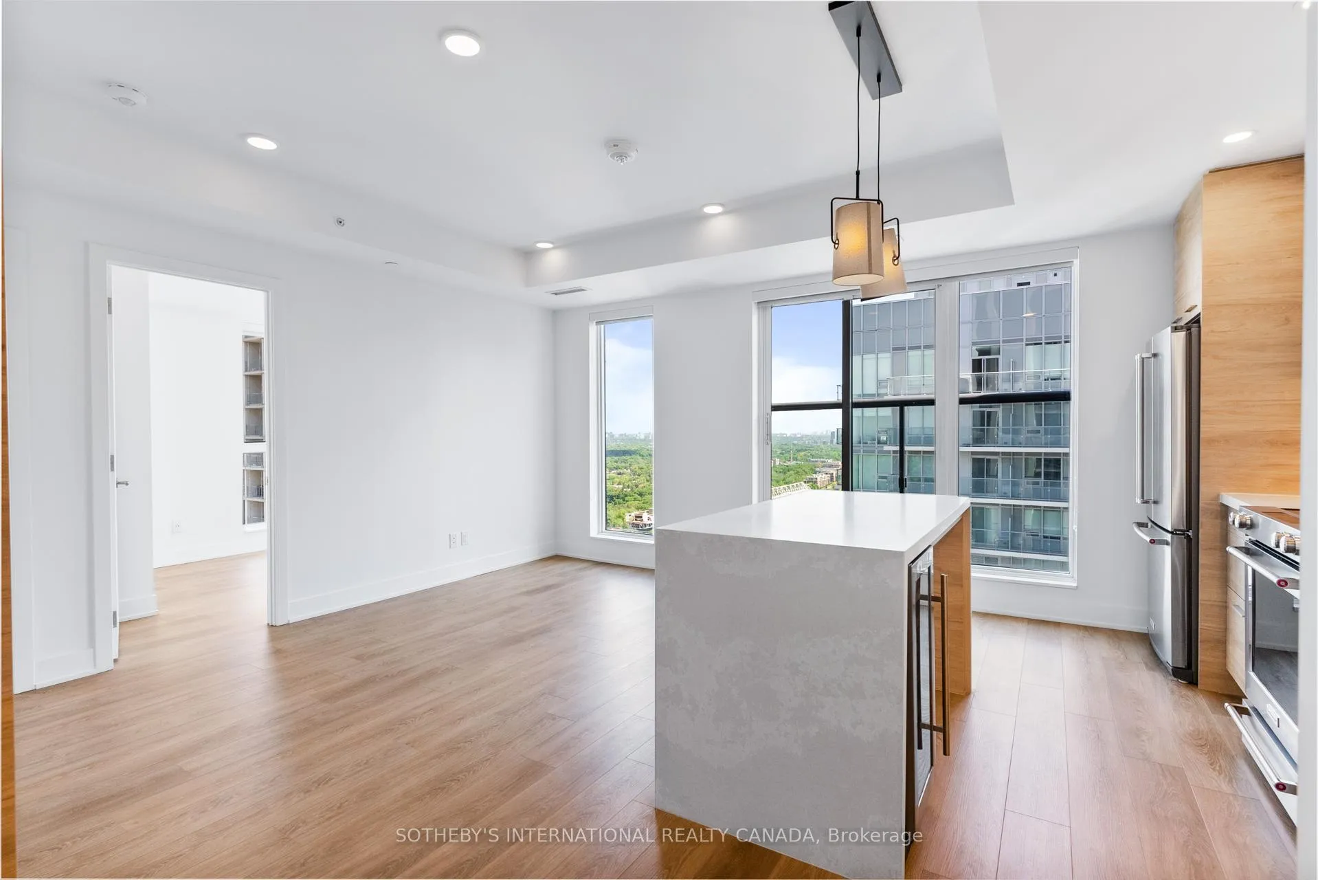 Photo 3 of Unit 1605, 200 Redpath Avenue, Toronto, Mount Pleasant East — HOMEH