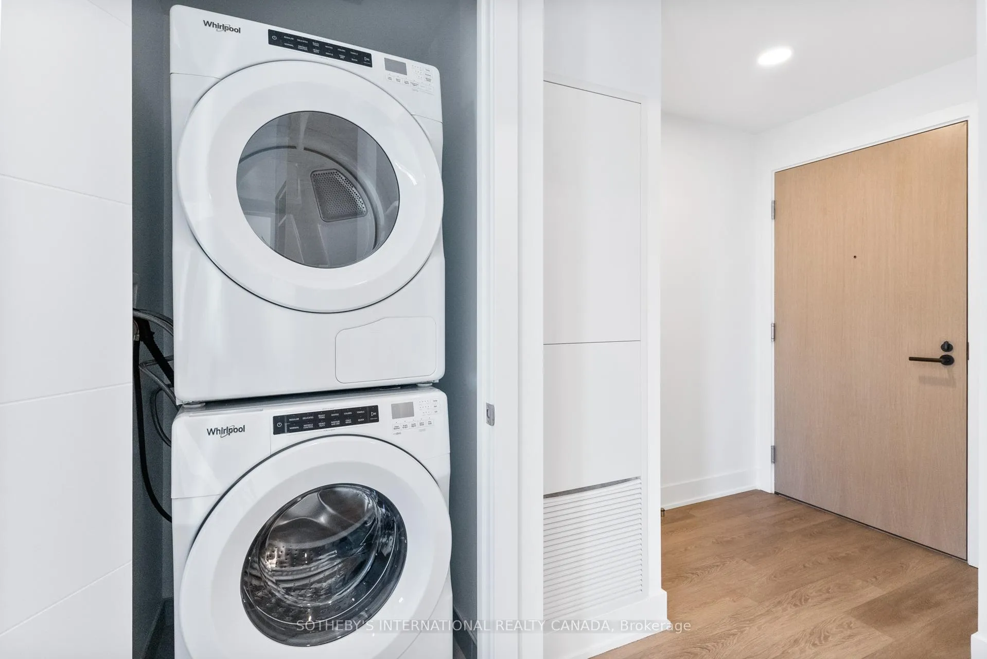 Photo 11 of Unit 1605, 200 Redpath Avenue, Toronto, Mount Pleasant East — HOMEH