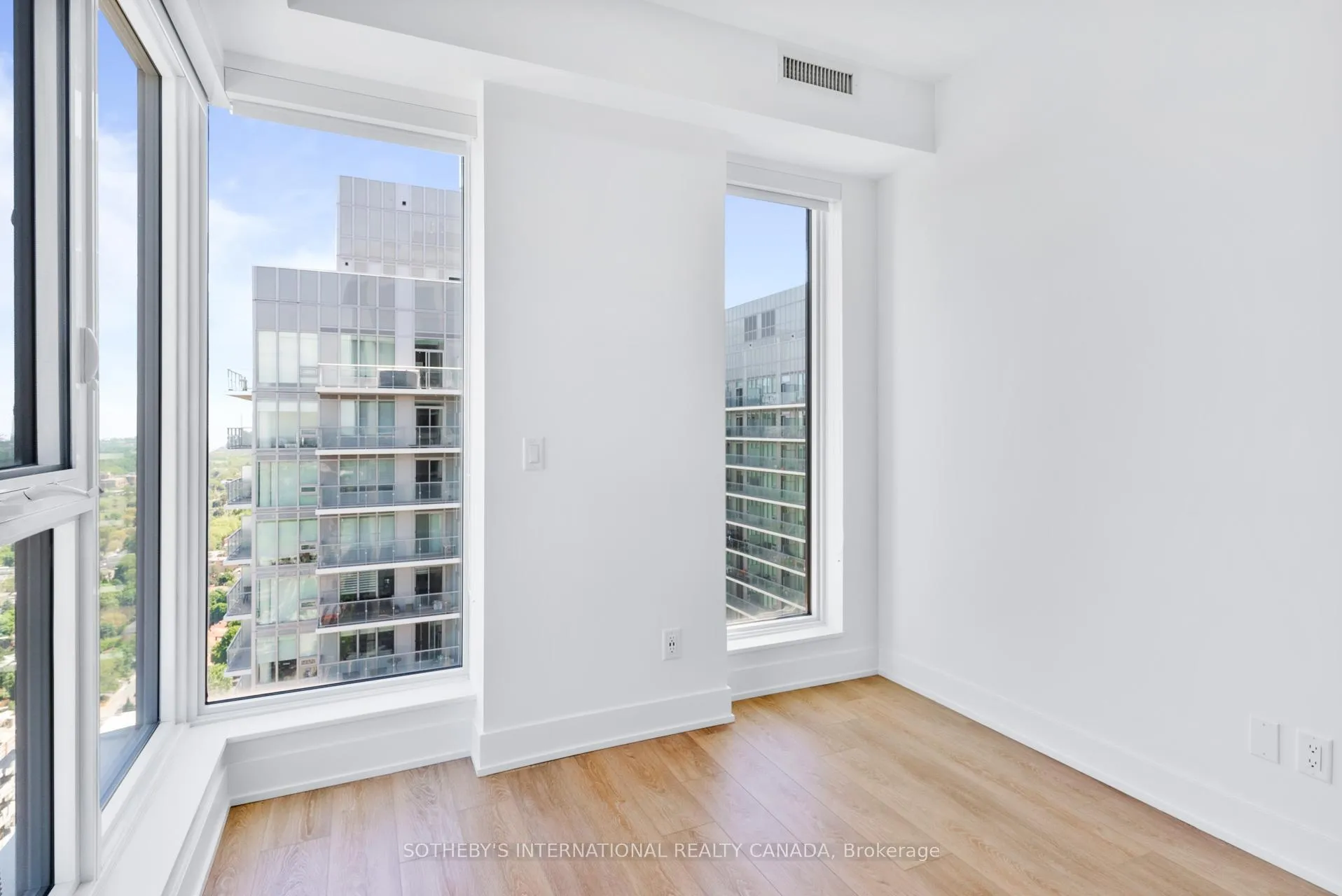 Photo 13 of Unit 1605, 200 Redpath Avenue, Toronto, Mount Pleasant East — HOMEH