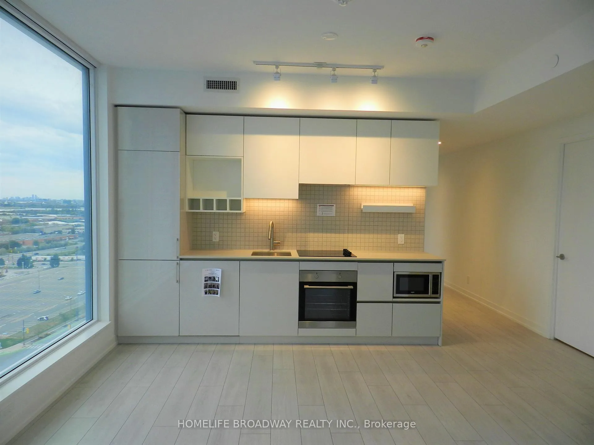Photo 2 of Unit 2102, 5 Buttermill Avenue, Vaughan, Concord — HOMEH