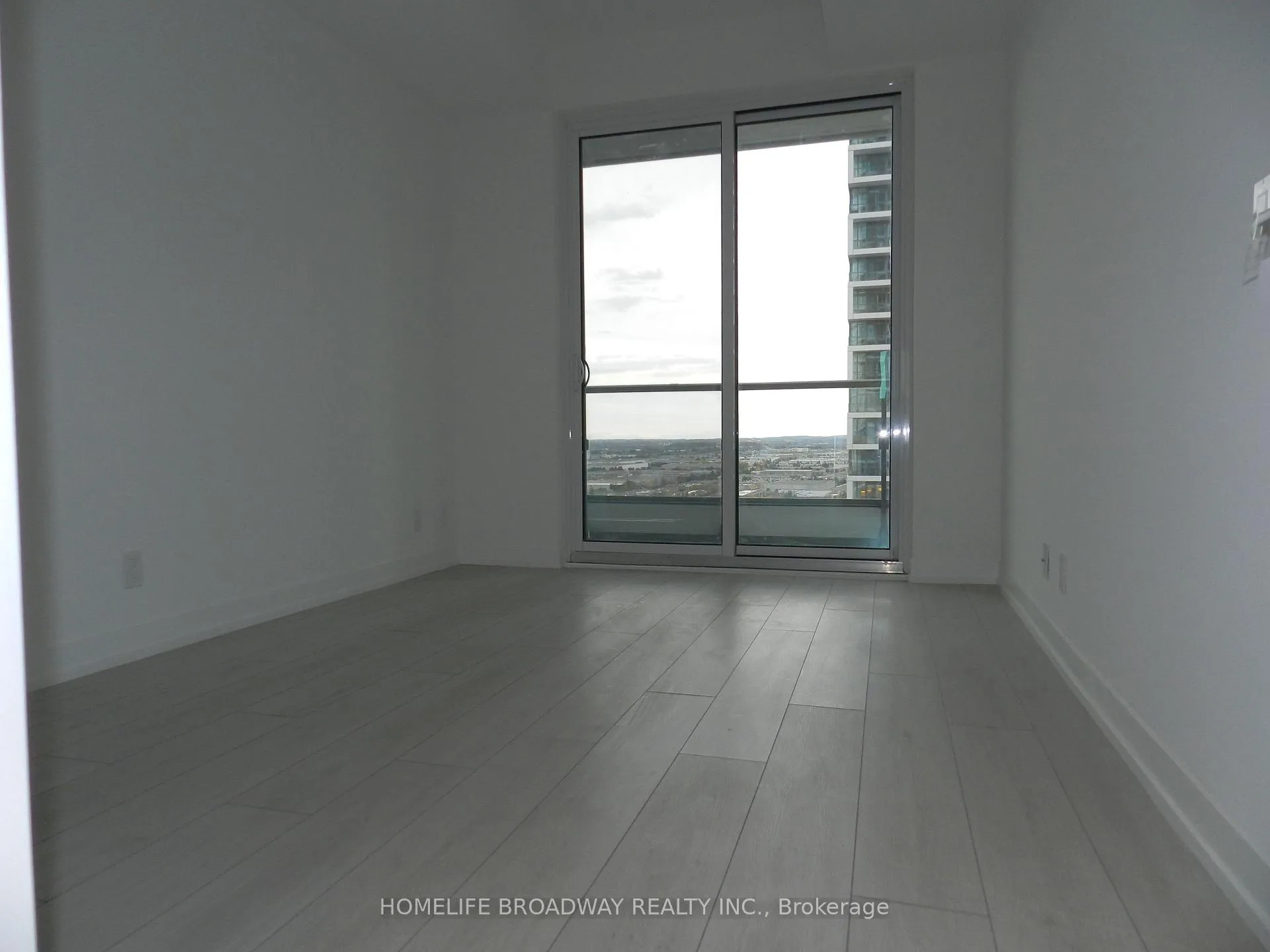 Photo 6 of Unit 2102, 5 Buttermill Avenue, Vaughan, Concord — HOMEH