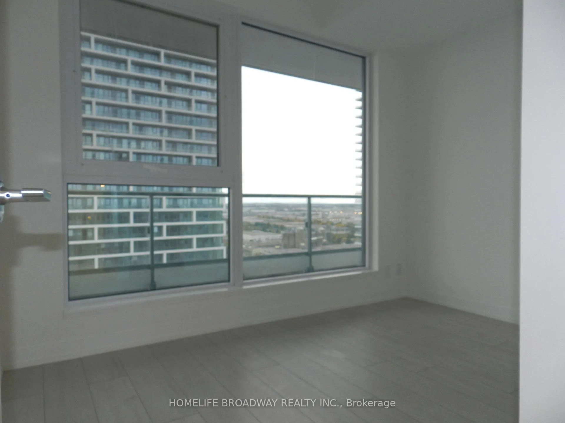 Photo 7 of Unit 2102, 5 Buttermill Avenue, Vaughan, Concord — HOMEH