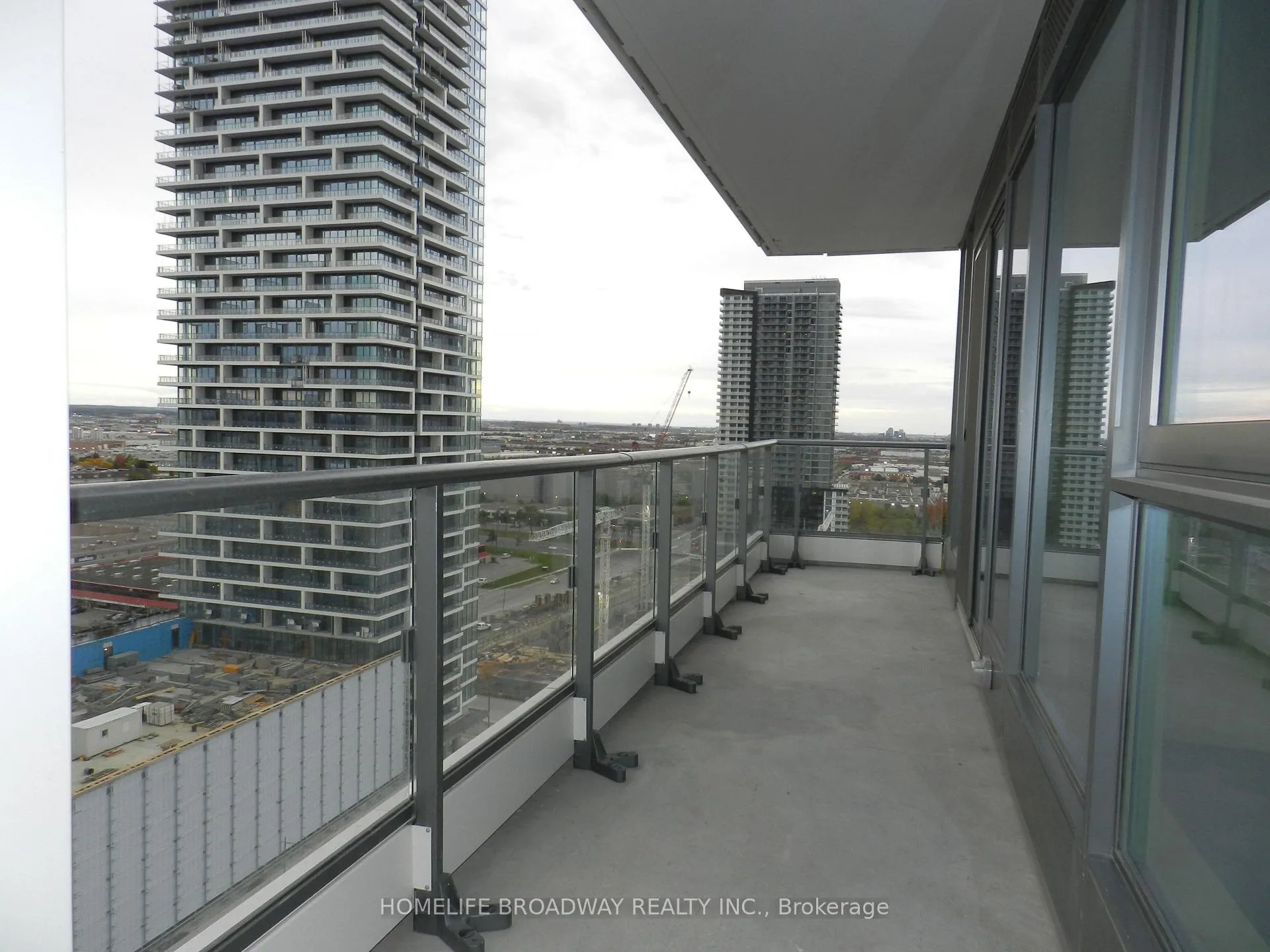 Photo 10 of Unit 2102, 5 Buttermill Avenue, Vaughan, Concord — HOMEH