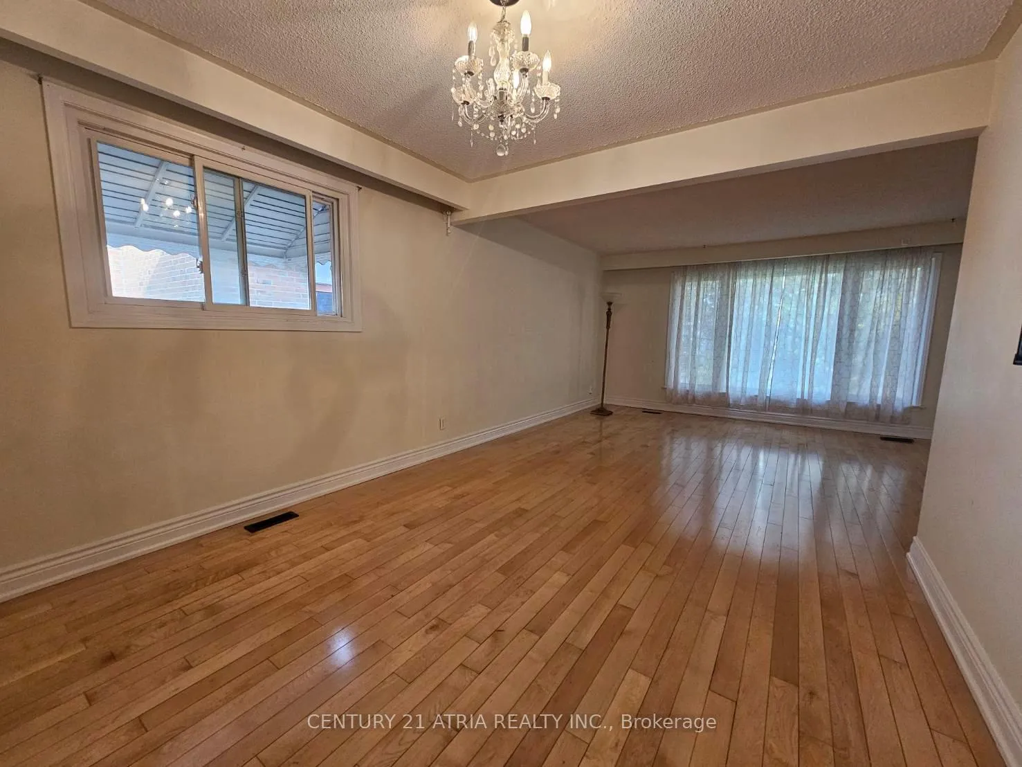 Photo 2 of 10 Kings Inn Trail, Markham, Bayview Fairway-Bayview Country Club Estates — HOMEH