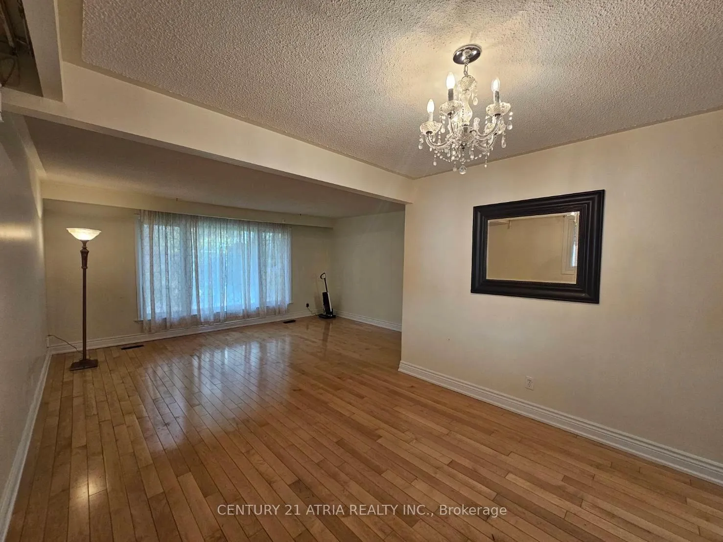 Photo 3 of 10 Kings Inn Trail, Markham, Bayview Fairway-Bayview Country Club Estates — HOMEH