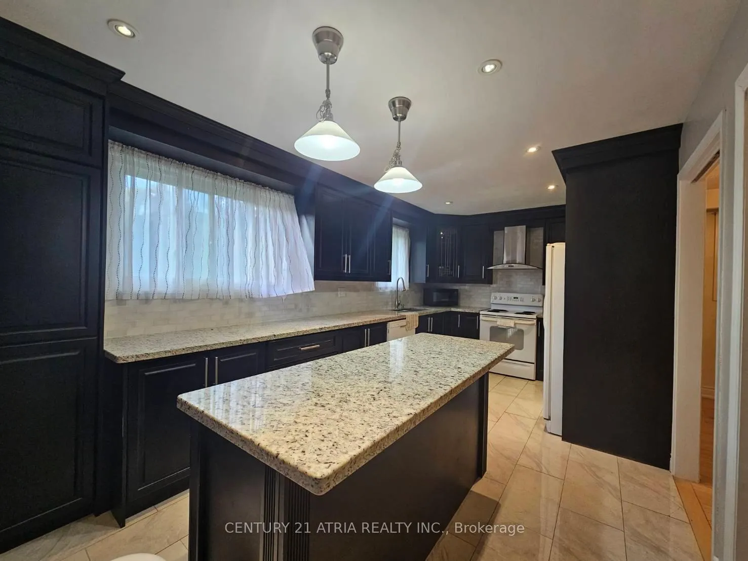 Photo 5 of 10 Kings Inn Trail, Markham, Bayview Fairway-Bayview Country Club Estates — HOMEH