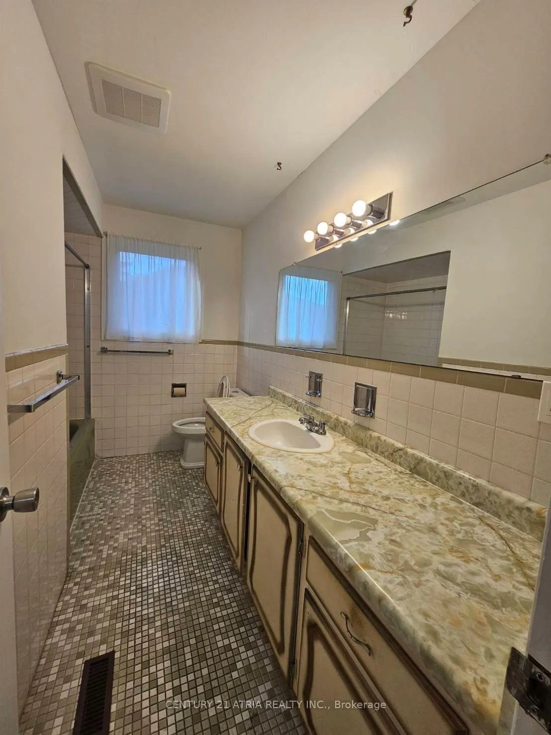 Photo 24 of 10 Kings Inn Trail, Markham, Bayview Fairway-Bayview Country Club Estates — HOMEH