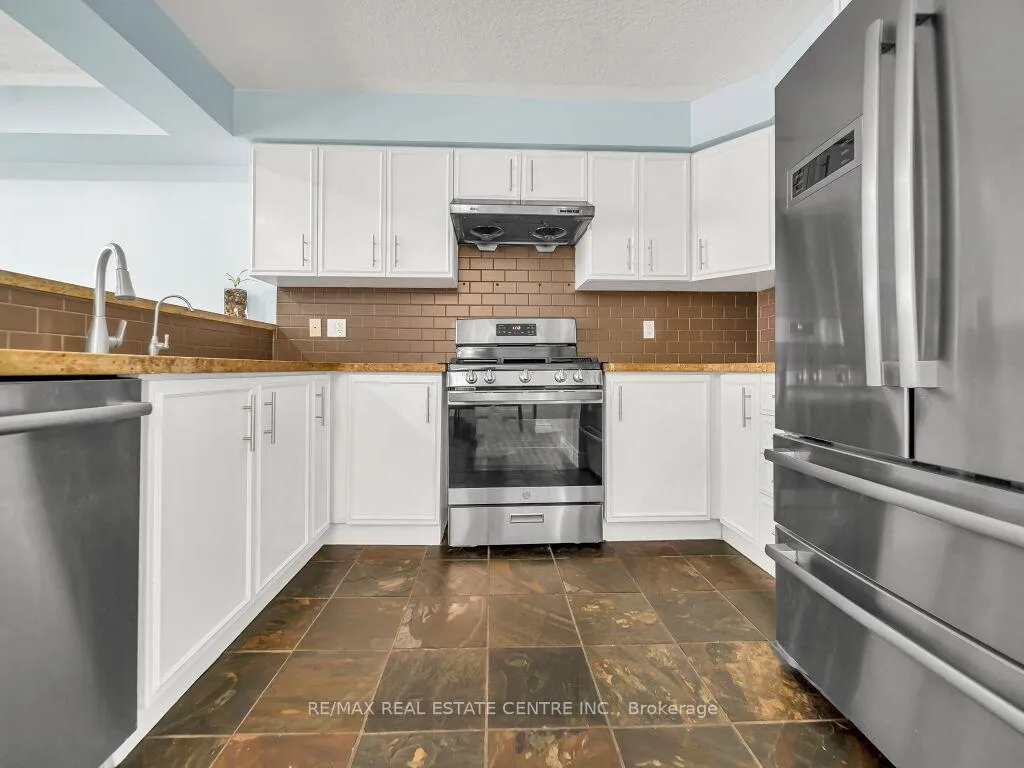 Photo 10 of 29 Amsterdam Crescent, Guelph, Pineridge/Westminster Woods — HOMEH