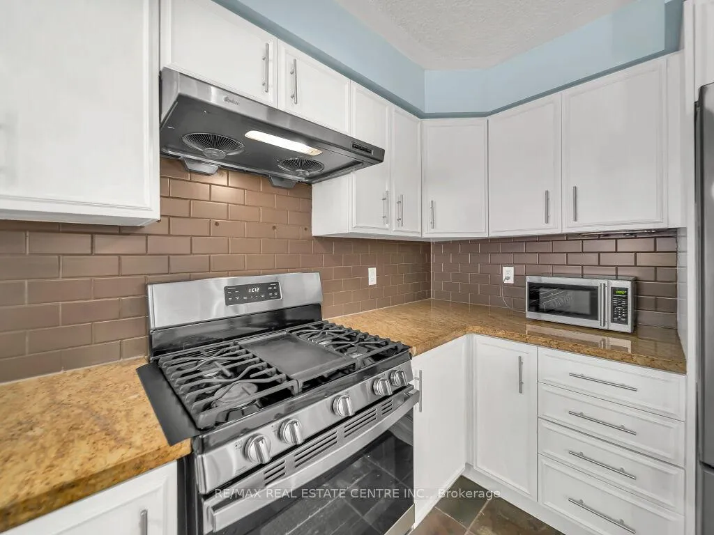 Photo 11 of 29 Amsterdam Crescent, Guelph, Pineridge/Westminster Woods — HOMEH
