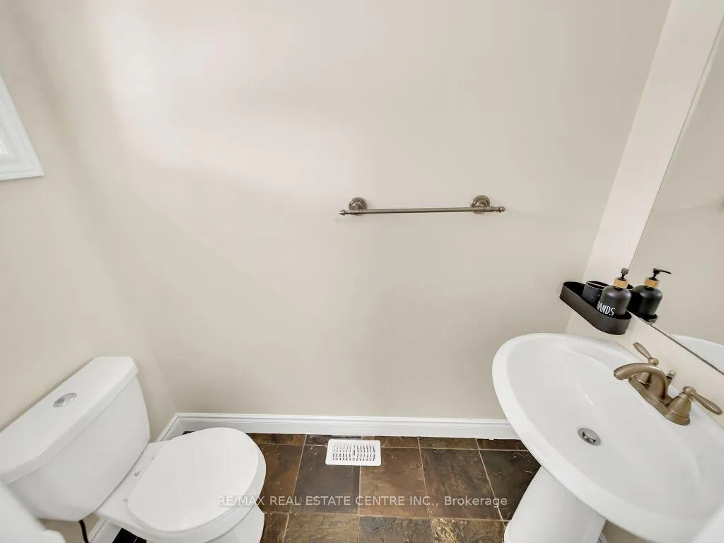 Photo 17 of 29 Amsterdam Crescent, Guelph, Pineridge/Westminster Woods — HOMEH