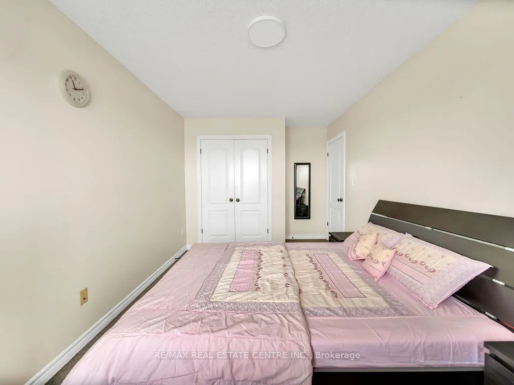 Photo 25 of 29 Amsterdam Crescent, Guelph, Pineridge/Westminster Woods — HOMEH