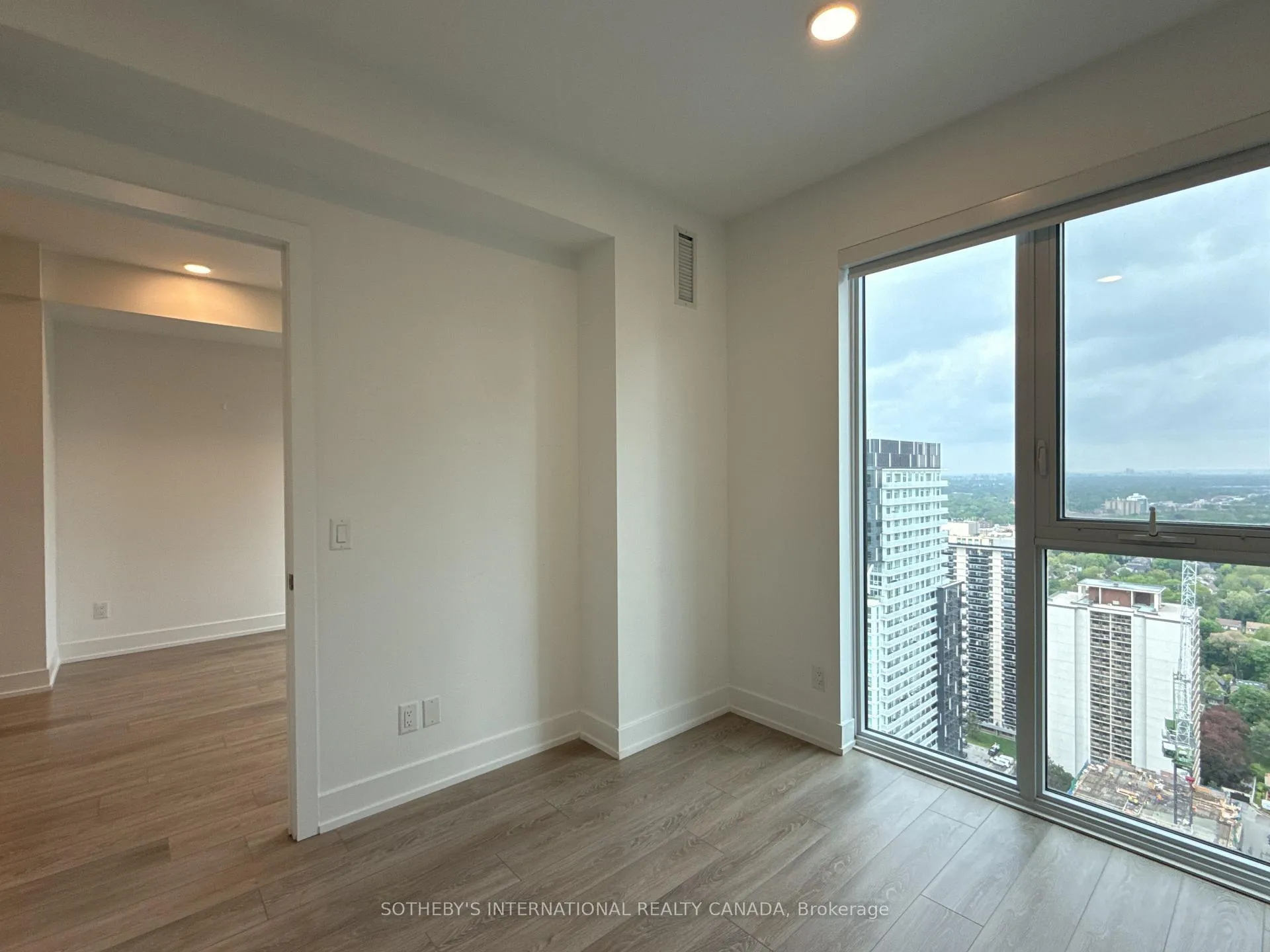 Photo 4 of Unit 3608, 200 Redpath Avenue, Toronto, Mount Pleasant East — HOMEH