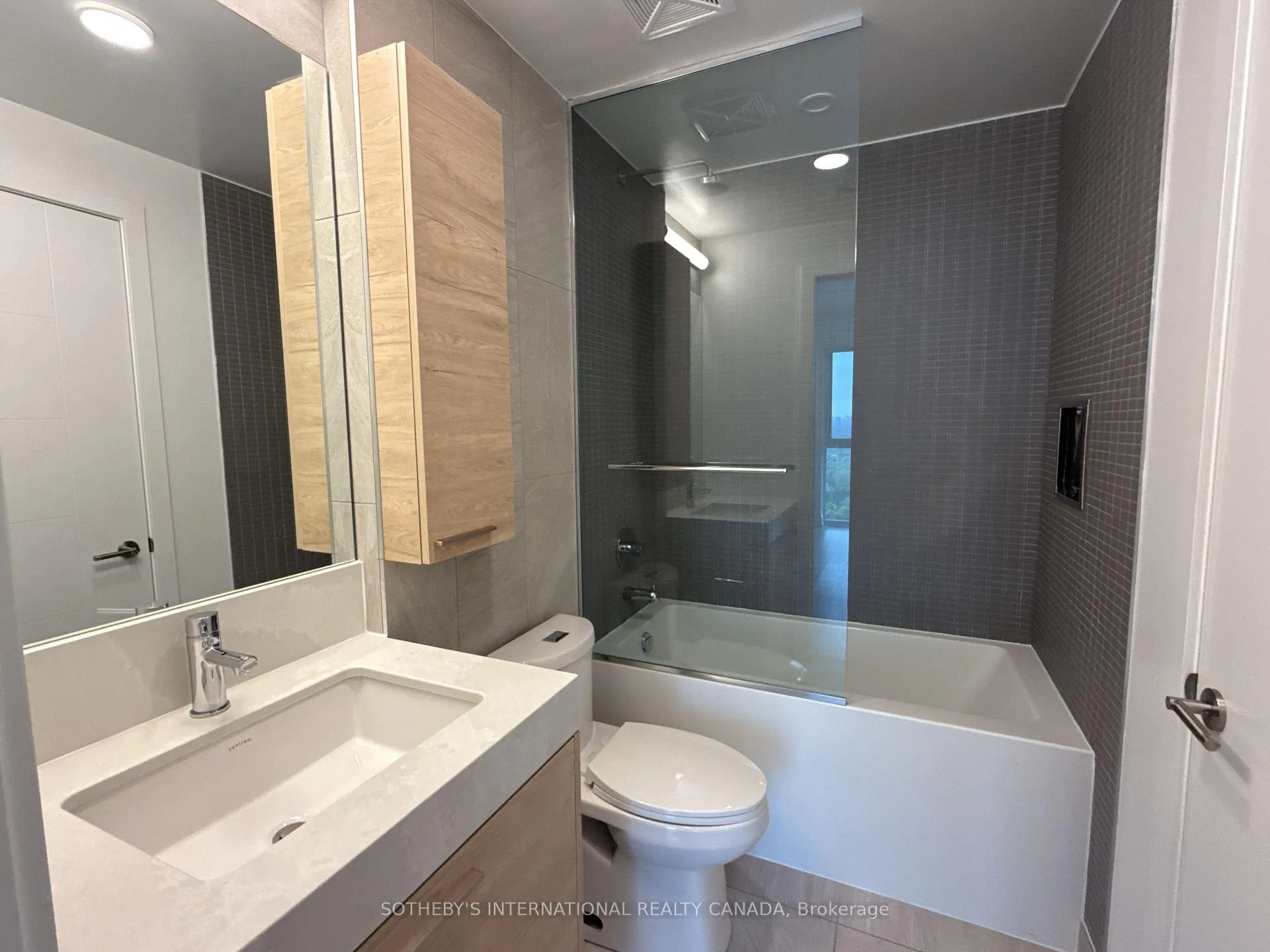 Photo 7 of Unit 3608, 200 Redpath Avenue, Toronto, Mount Pleasant East — HOMEH