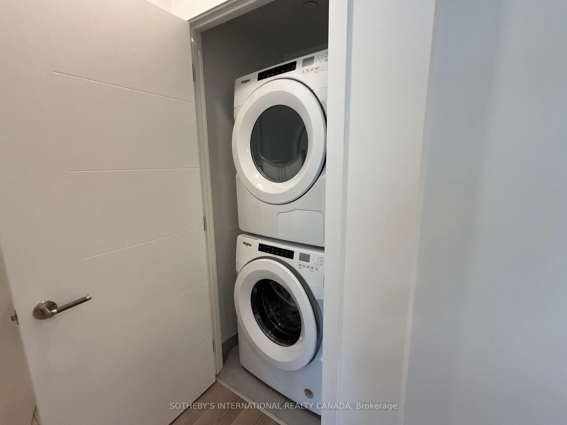Photo 8 of Unit 3608, 200 Redpath Avenue, Toronto, Mount Pleasant East — HOMEH
