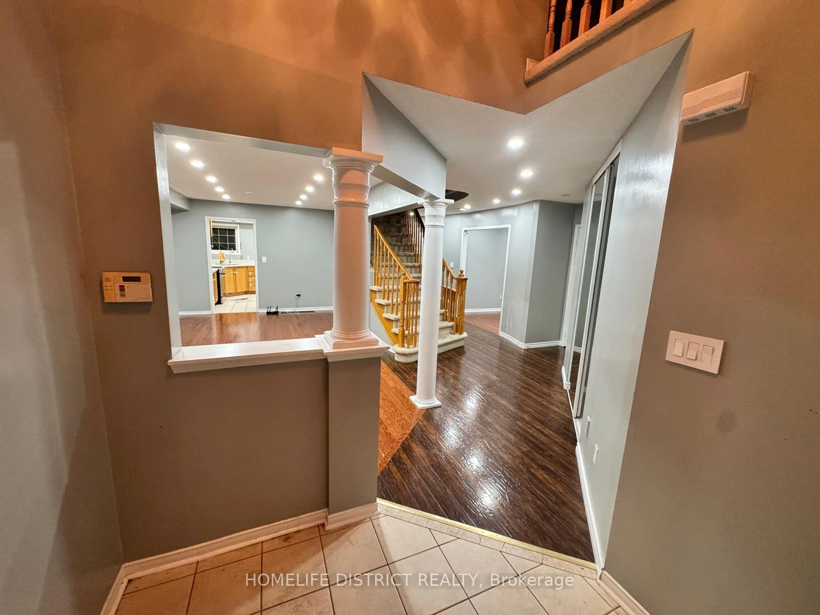 Photo 4 of 1100 Ashgrove Crescent, Oshawa, Pinecrest — HOMEH