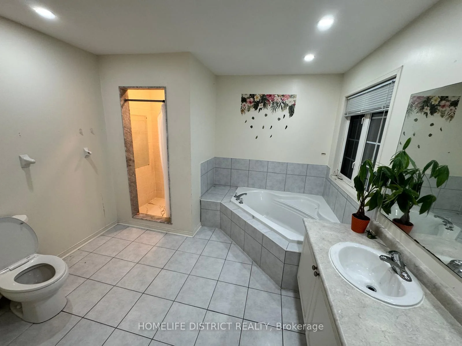Photo 9 of 1100 Ashgrove Crescent, Oshawa, Pinecrest — HOMEH
