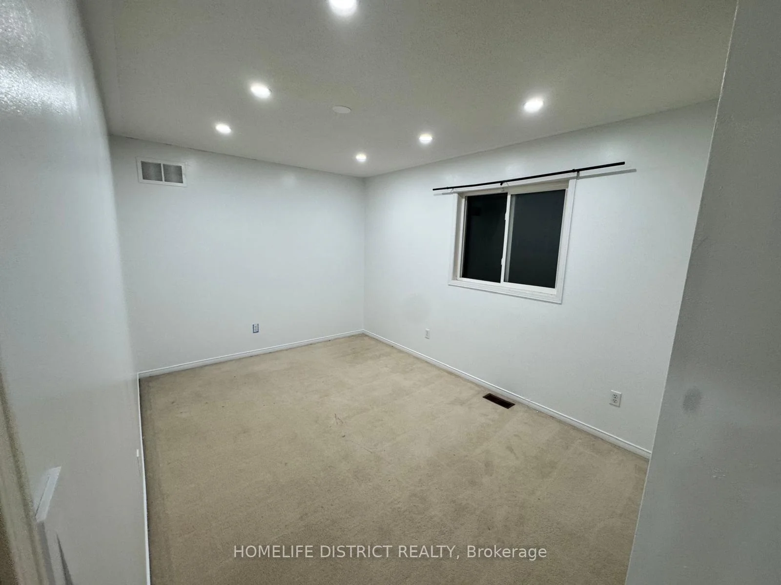 Photo 13 of 1100 Ashgrove Crescent, Oshawa, Pinecrest — HOMEH