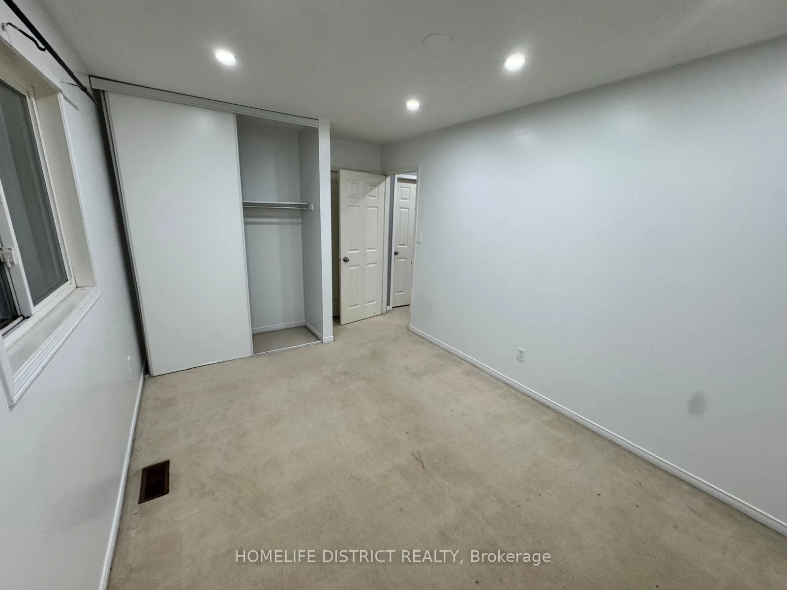 Photo 16 of 1100 Ashgrove Crescent, Oshawa, Pinecrest — HOMEH