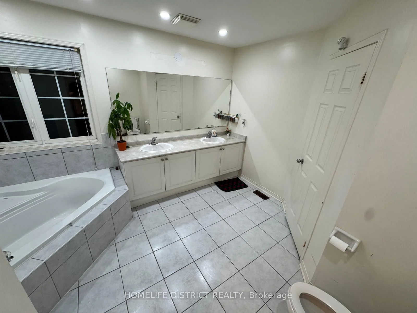 Photo 25 of 1100 Ashgrove Crescent, Oshawa, Pinecrest — HOMEH