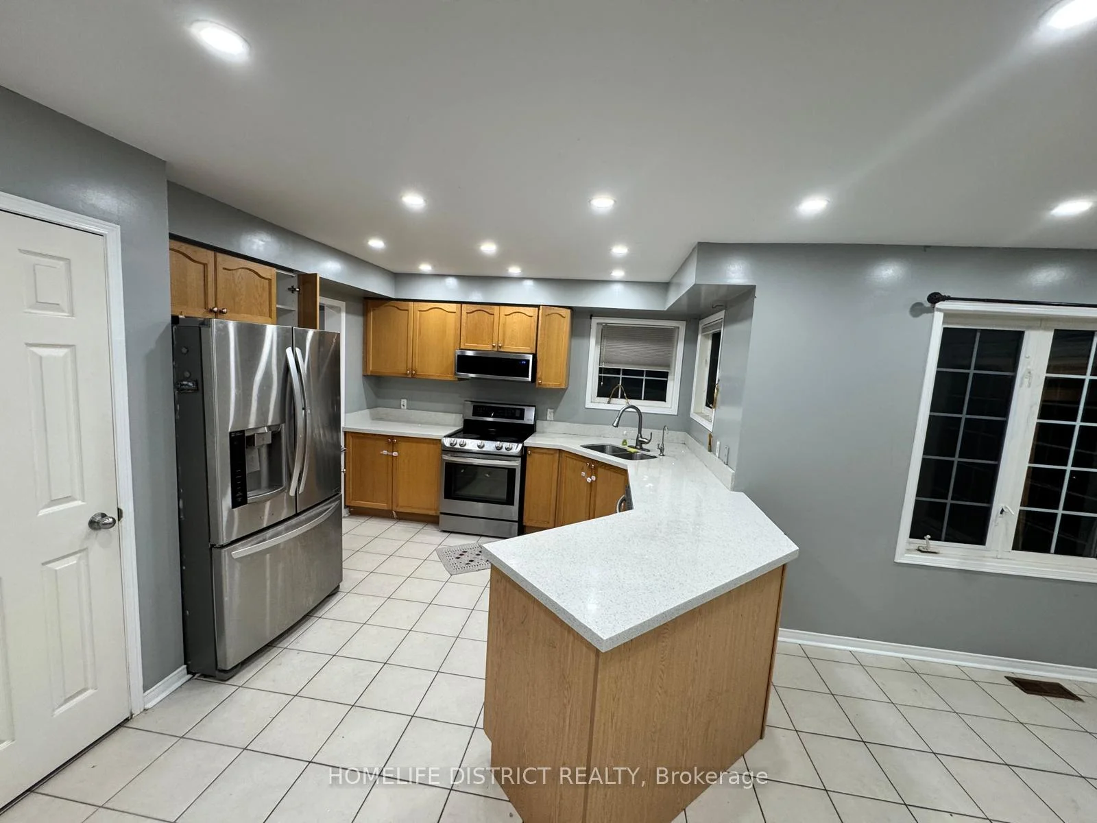 Photo 27 of 1100 Ashgrove Crescent, Oshawa, Pinecrest — HOMEH