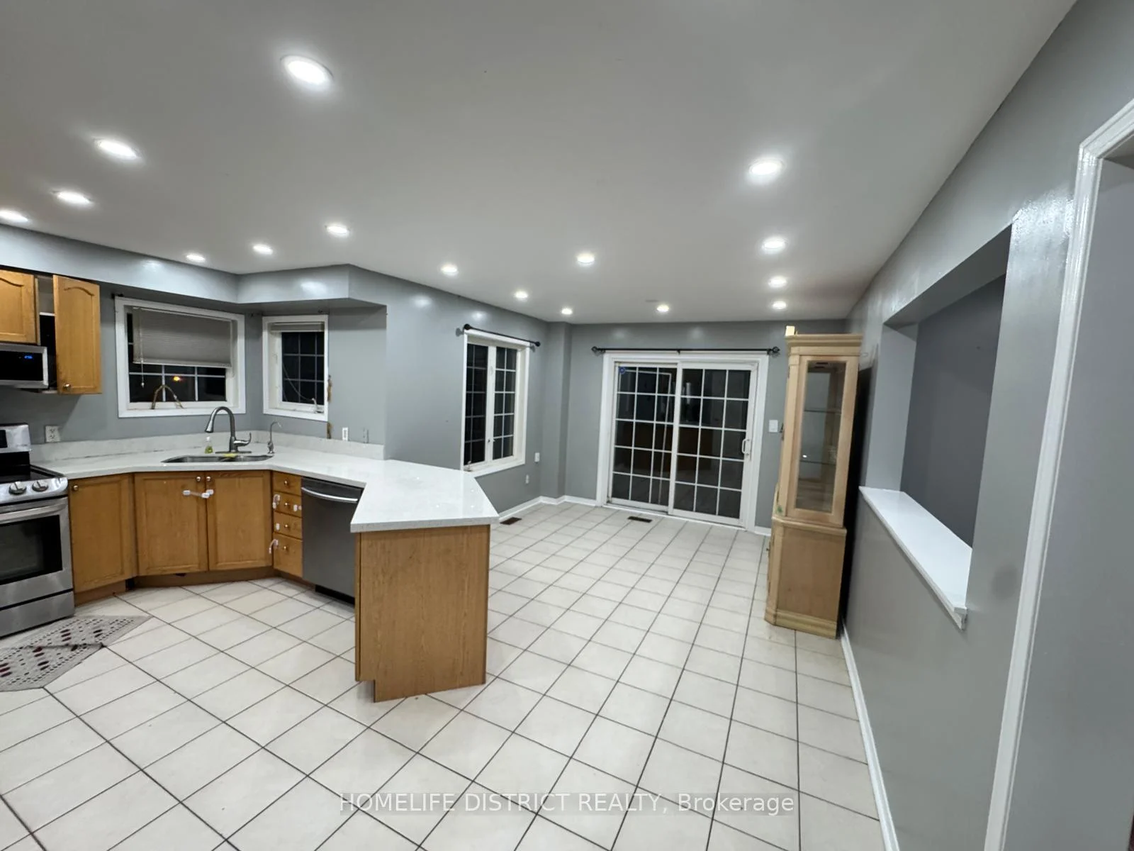 Photo 28 of 1100 Ashgrove Crescent, Oshawa, Pinecrest — HOMEH