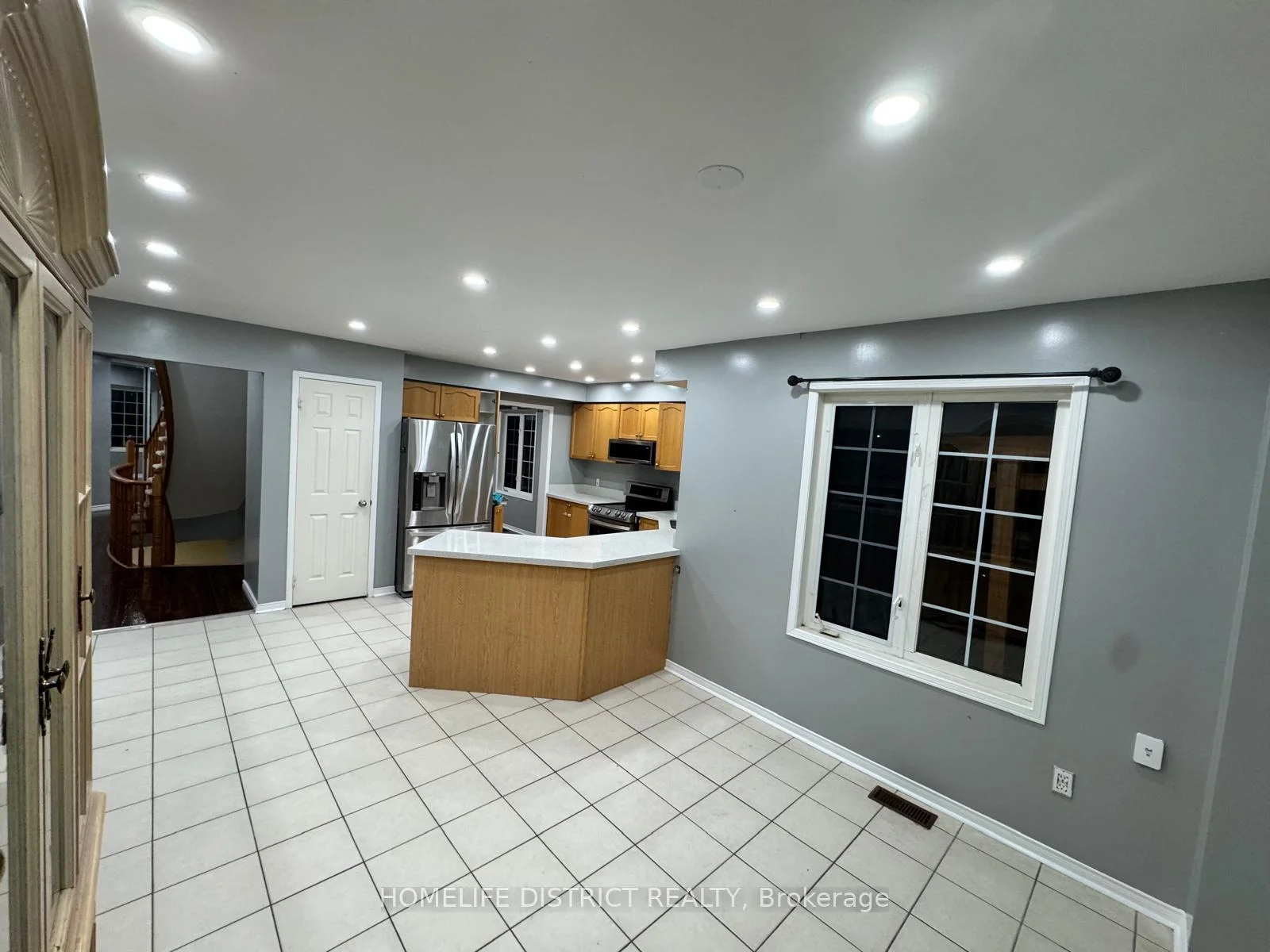 Photo 29 of 1100 Ashgrove Crescent, Oshawa, Pinecrest — HOMEH