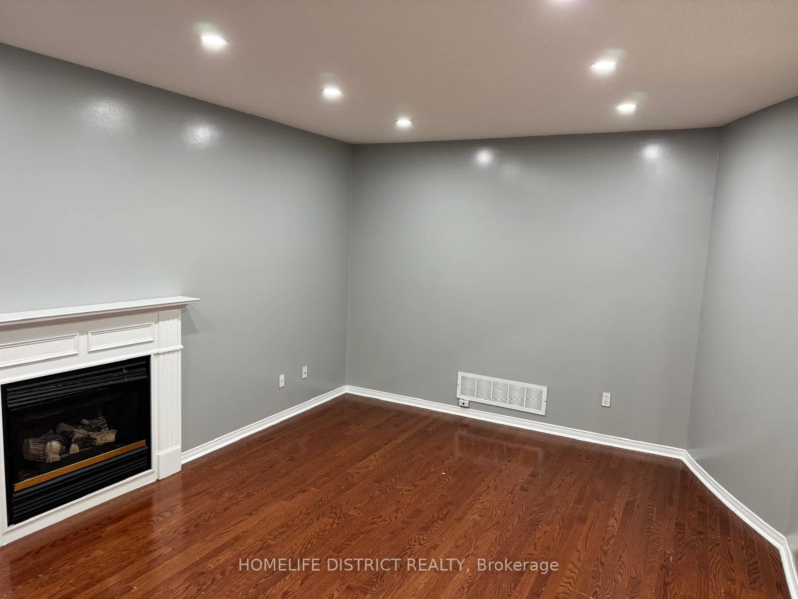 Photo 31 of 1100 Ashgrove Crescent, Oshawa, Pinecrest — HOMEH